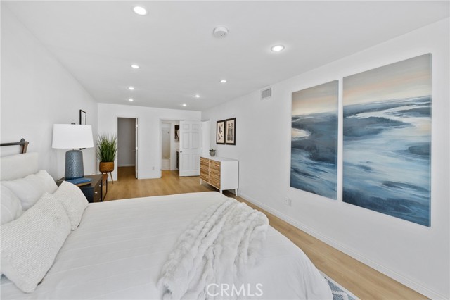1940 N Highland Avenue, Los Angeles CA: https://media.crmls.org/medias/9e24d0a1-eb32-4a02-9a1c-6ef1481f3654.jpg