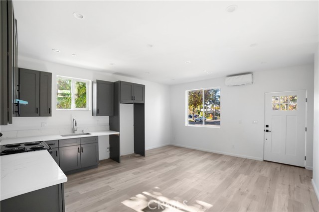 Detail Gallery Image 3 of 12 For 20553 Valerio, Winnetka,  CA 91306 - 3 Beds | 3 Baths