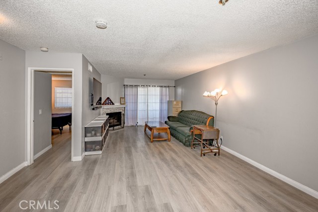 6545 Reseda Boulevard, Reseda CA: https://media.crmls.org/medias/9e26bc42-a286-4eb7-8447-b92485962535.jpg