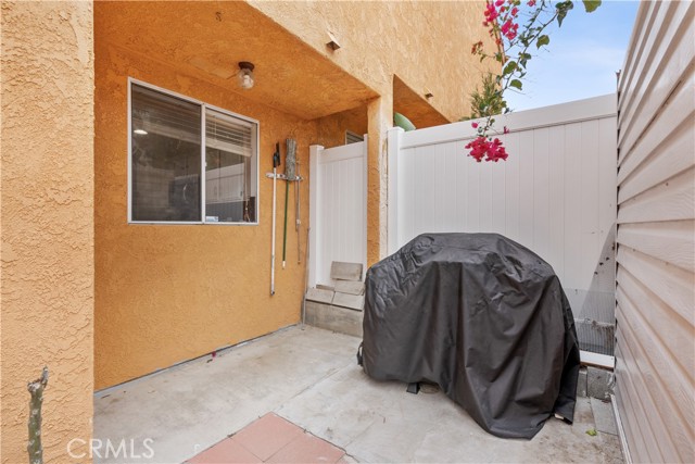 Detail Gallery Image 35 of 38 For 14294 Foothill Bld #114,  Sylmar,  CA 91342 - 3 Beds | 2/1 Baths
