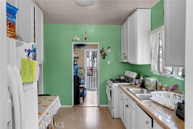 715 S Record Avenue, Los Angeles CA: https://media.crmls.org/medias/9e27e8c1-2d6a-4255-8bc2-fe70440a8463.jpg