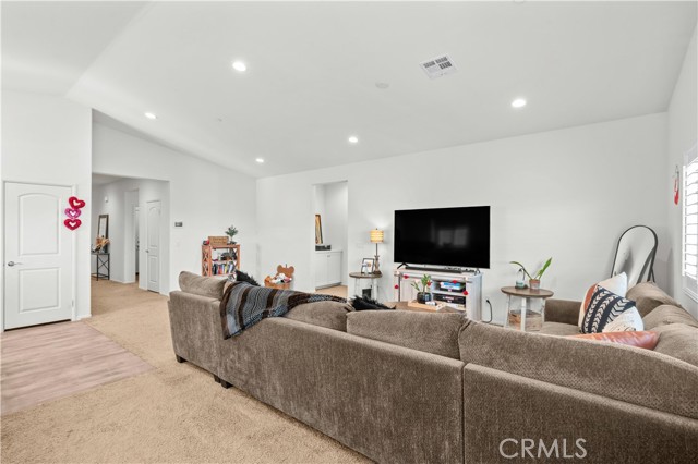 Detail Gallery Image 10 of 44 For 10657 Appaloosa, Hesperia,  CA 92345 - 4 Beds | 3 Baths