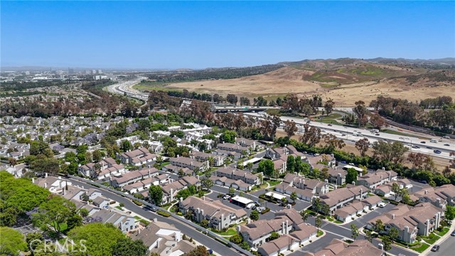 226 Greenmoor, Irvine CA: https://media.crmls.org/medias/9e287bf6-3c46-49f0-89cc-bc2cff8673e8.jpg