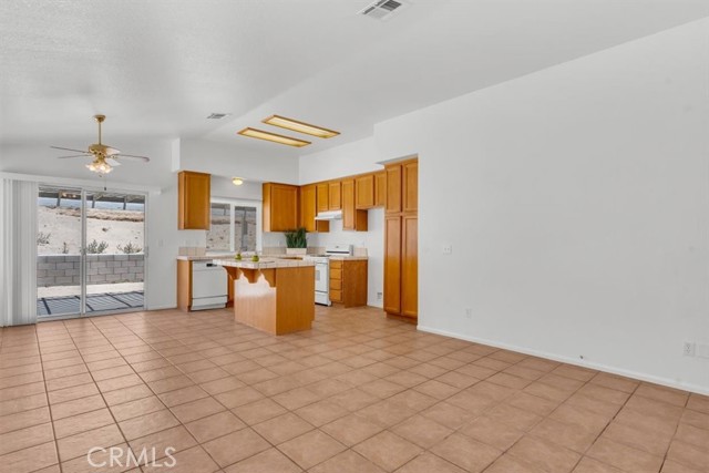 17628 Landis Drive, Victorville CA: https://media.crmls.org/medias/9e29022e-5509-4624-8958-904bf8d4e895.jpg