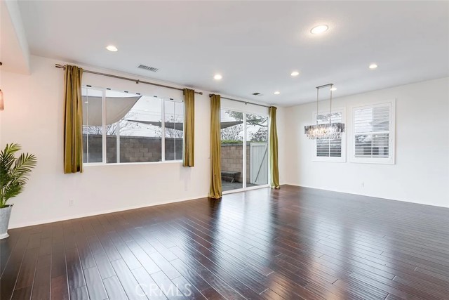 Detail Gallery Image 4 of 28 For 3235 Larkspur St, Tustin,  CA 92782 - 3 Beds | 2/1 Baths