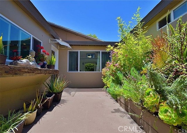 24272 Lysanda Drive, Mission Viejo CA: https://media.crmls.org/medias/9e29c908-52cc-4180-9553-17ea405bb159.jpg