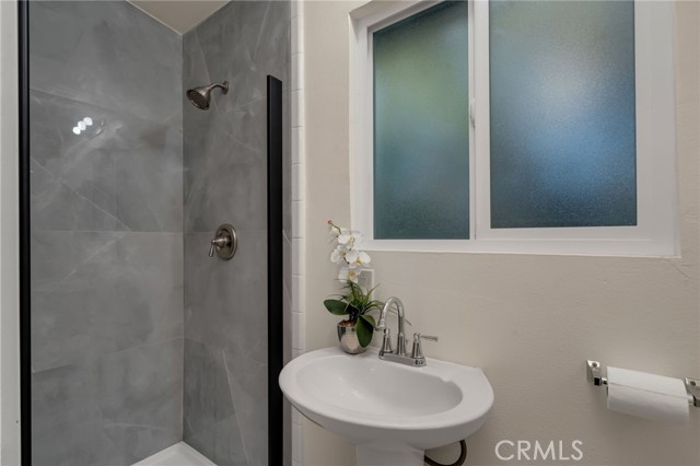 1048 Dexter Street, Los Angeles CA: https://media.crmls.org/medias/9e29e598-a34b-4e36-a0f9-7237333d4da0.jpg