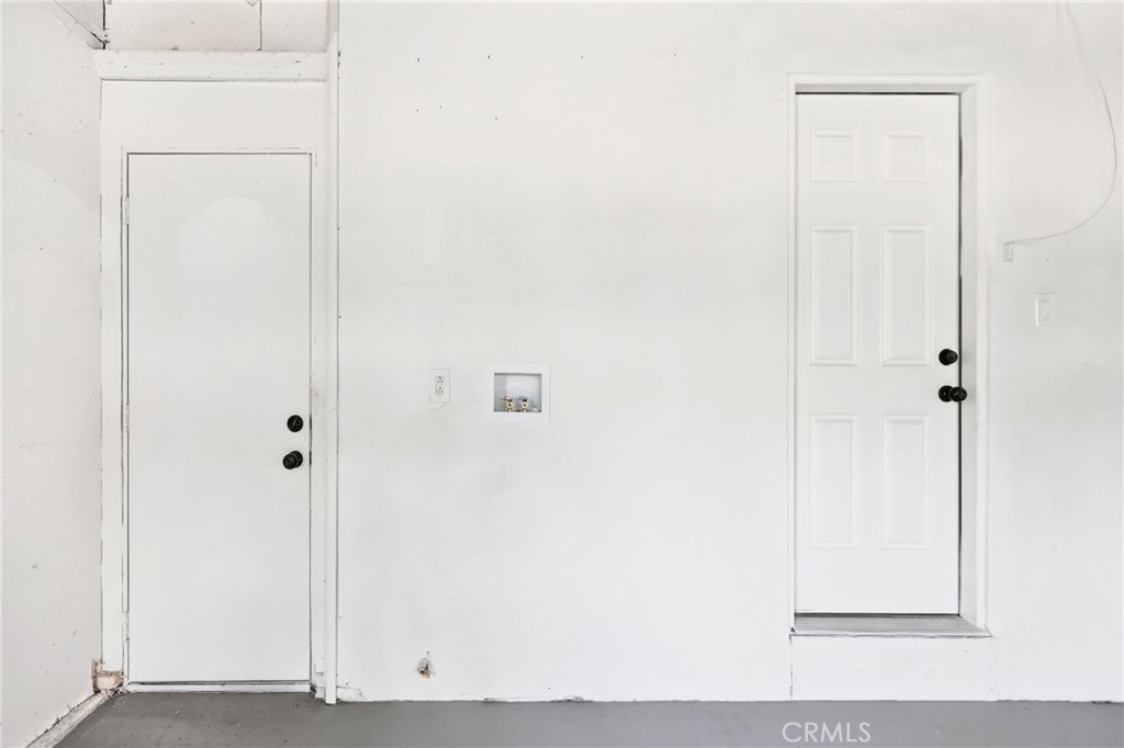 https://media.crmls.org/medias/9e29e9a8-f38a-46b4-8265-c18112d40f15.jpg?preset=X-Large