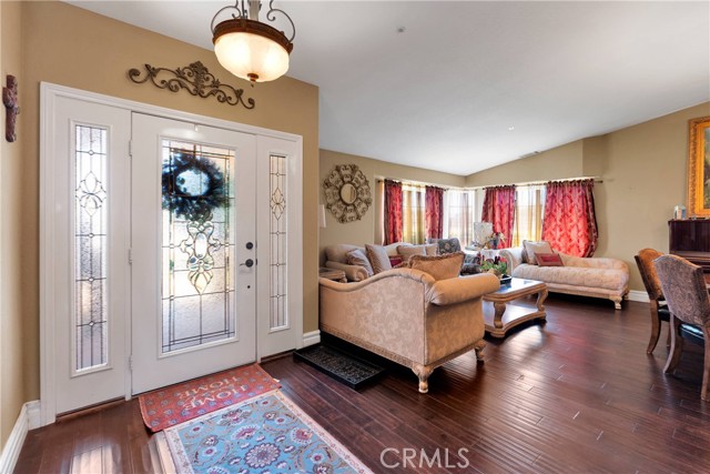 12958 Ranchero Road, Oak Hills CA: https://media.crmls.org/medias/9e2a77ef-9a3f-4606-ba34-c67b867491d6.jpg