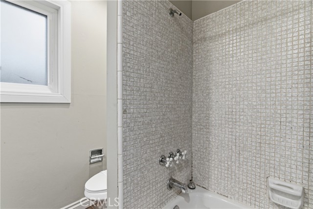 Detail Gallery Image 24 of 37 For 8757 Lurline Ave, Winnetka,  CA 91306 - 4 Beds | 2 Baths