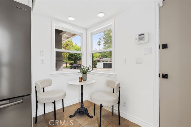 Detail Gallery Image 8 of 44 For 4410 Canoga Dr, Woodland Hills,  CA 91364 - 4 Beds | 3 Baths