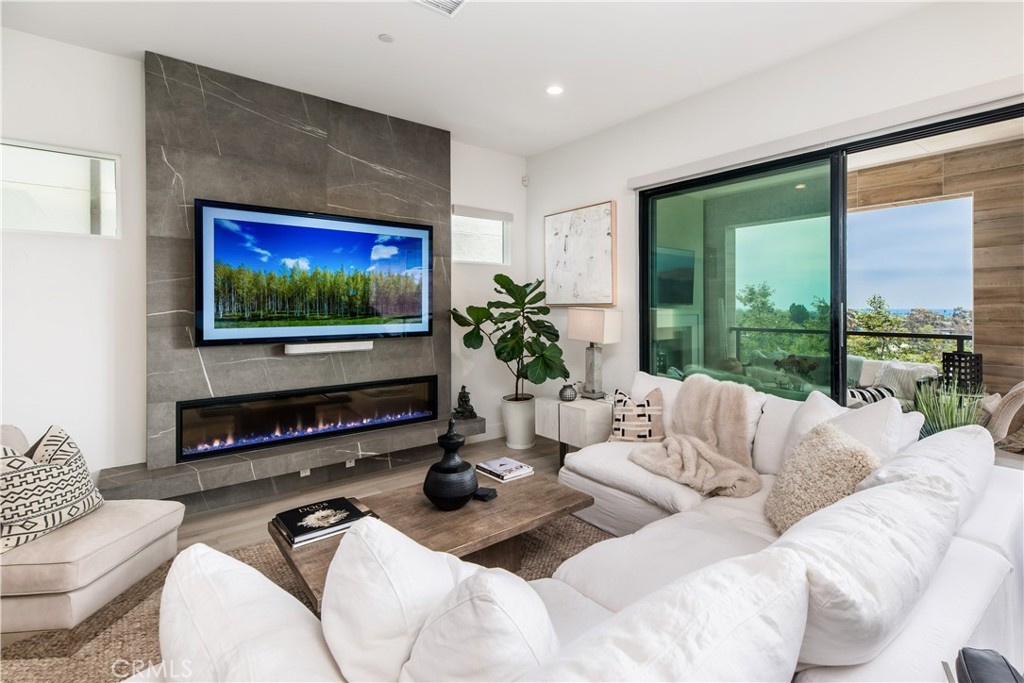 MLS #OC25256638 image #19