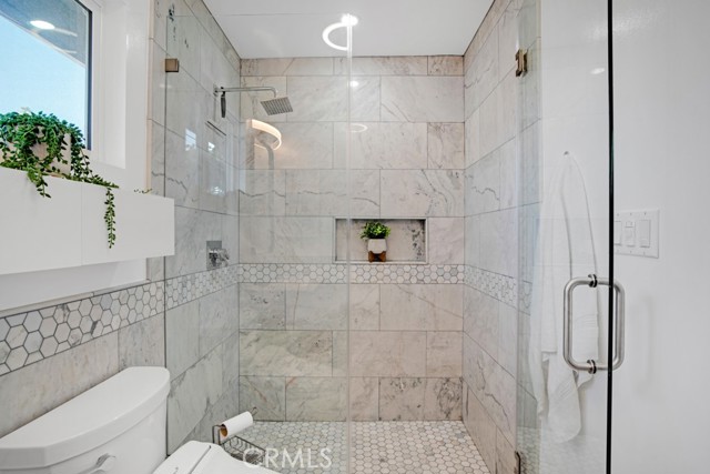 Detail Gallery Image 25 of 37 For 3031 4th Ave, Los Angeles,  CA 90018 - 6 Beds | 4/1 Baths