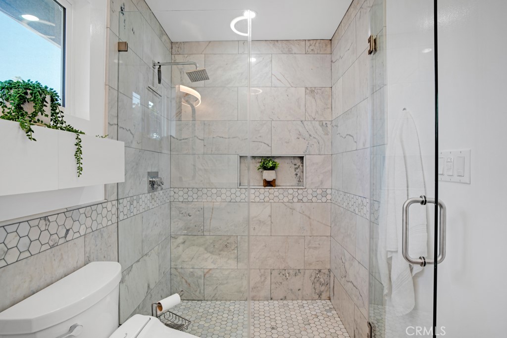 https://media.crmls.org/medias/9e2d00ff-a5e9-45dd-9726-fb7be65a3980.jpg?preset=X-Large