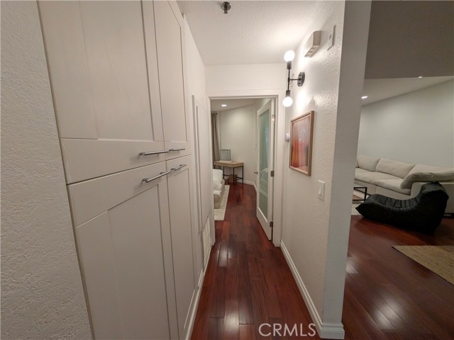 Detail Gallery Image 12 of 17 For 585 N Rossmore Ave #207,  Los Angeles,  CA 90004 - 1 Beds | 1 Baths