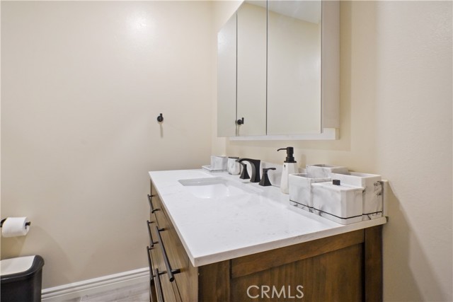 Detail Gallery Image 22 of 47 For 8111 Canby Ave #1,  Reseda,  CA 91335 - 4 Beds | 2/1 Baths