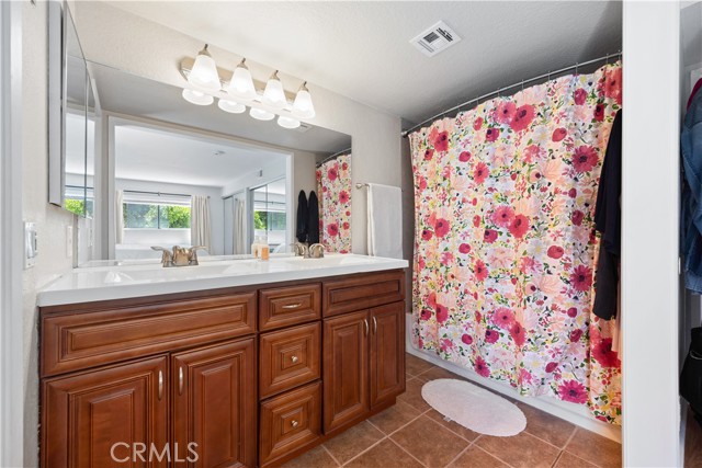 1919 E Beverly Way, Long Beach CA: https://media.crmls.org/medias/9e2dfd17-0cf9-4269-a52a-69bee62eef16.jpg