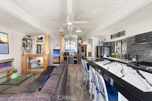 Detail Gallery Image 8 of 27 For 2214 W Oceanfront #B,  Newport Beach,  CA 92663 - 3 Beds | 3 Baths