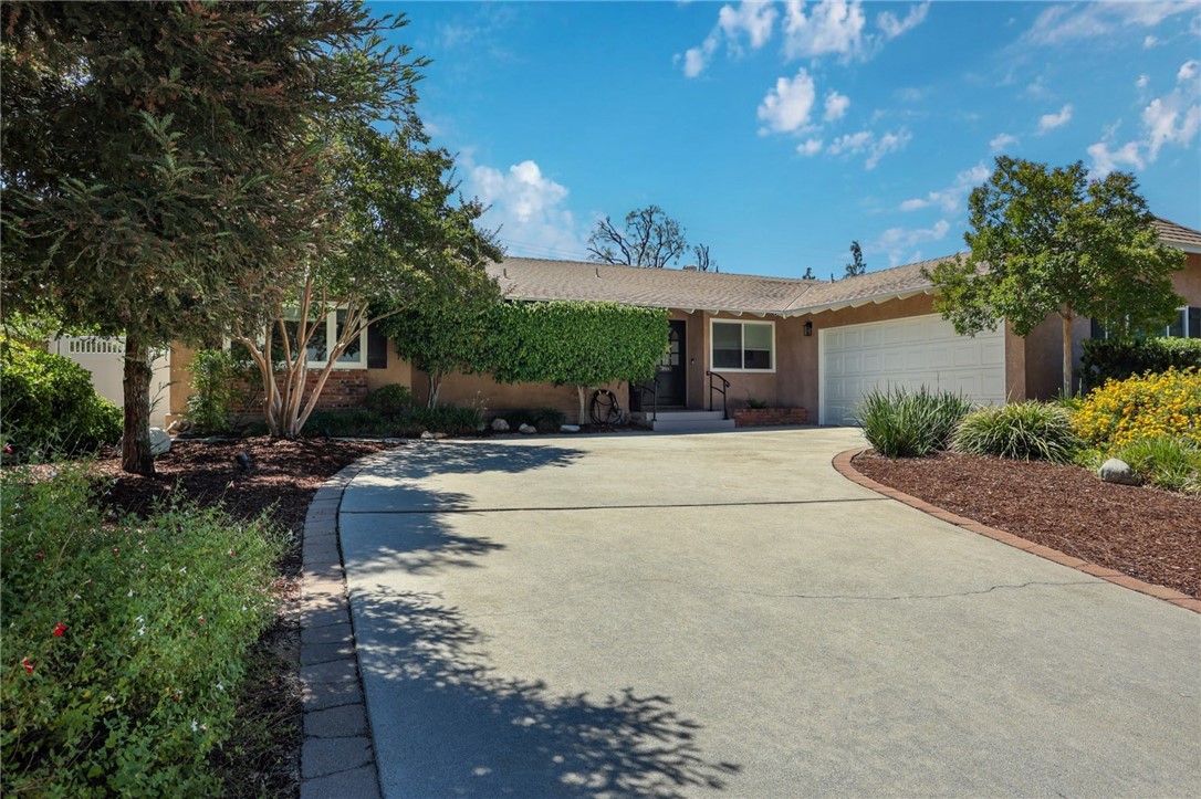 3860 Shelter Grove Drive, Claremont, CA 91711