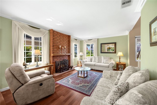 Detail Gallery Image 4 of 31 For 1400 Post Rd, Fullerton,  CA 92833 - 4 Beds | 2/1 Baths