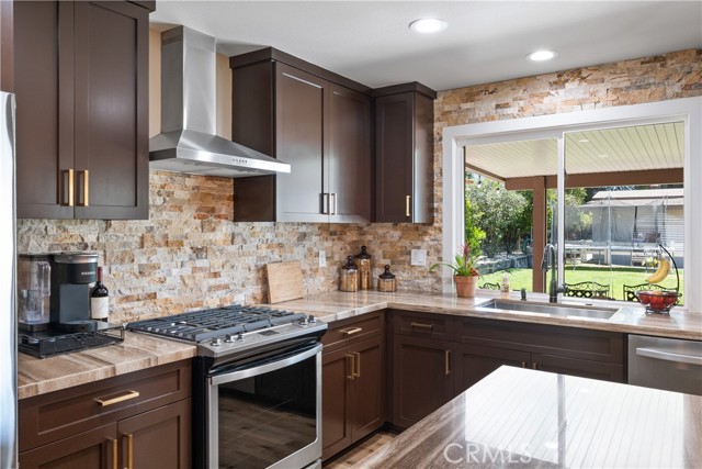 33127 Camelot Drive, Yucaipa CA: https://media.crmls.org/medias/9e2f7488-3807-4461-a072-014c16f30d4b.jpg
