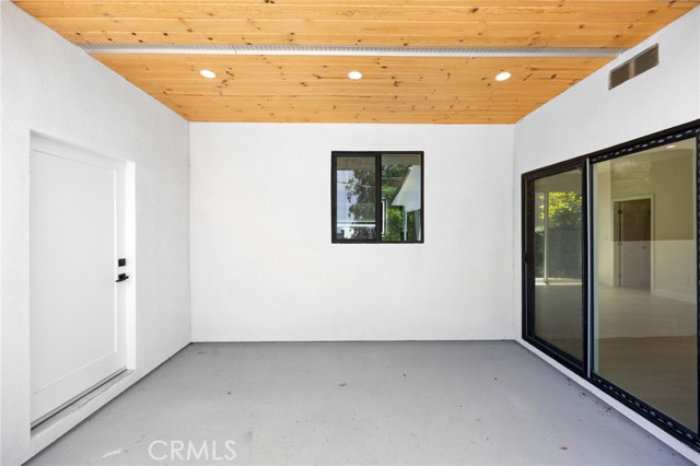 914 N Catalina Street, Burbank CA: https://media.crmls.org/medias/9e2fc982-275c-4c16-97af-ec5485823549.jpg