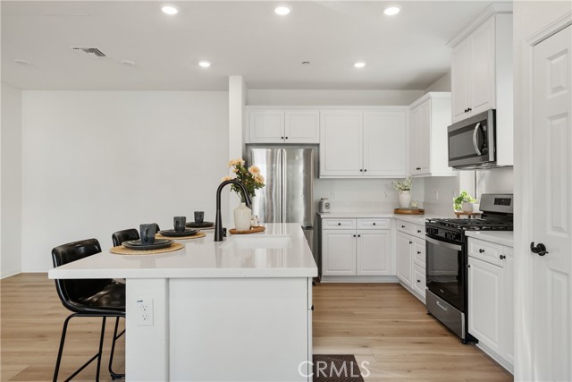 Detail Gallery Image 6 of 25 For 4215 E Carmel Privado, Ontario,  CA 91761 - 3 Beds | 2/1 Baths