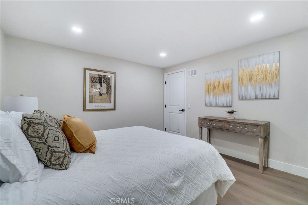 MLS #OC25260184 image #21