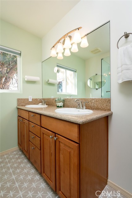 Detail Gallery Image 33 of 58 For 1404 Corona Dr, Glendale,  CA 91205 - 4 Beds | 2/1 Baths