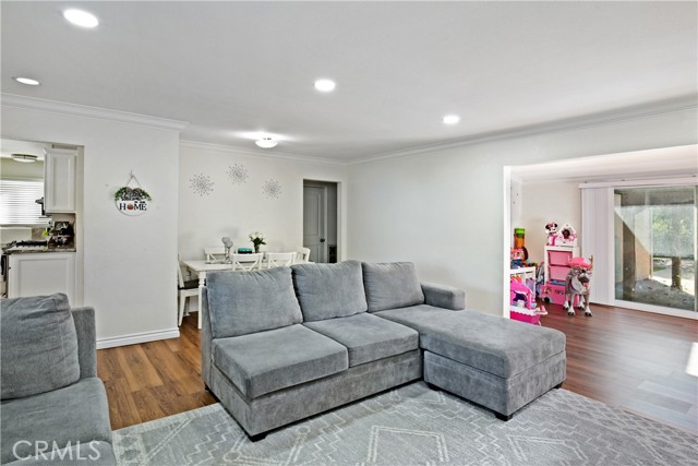 Detail Gallery Image 5 of 34 For 11003 Pangborn Ave, Downey,  CA 90241 - 3 Beds | 2 Baths