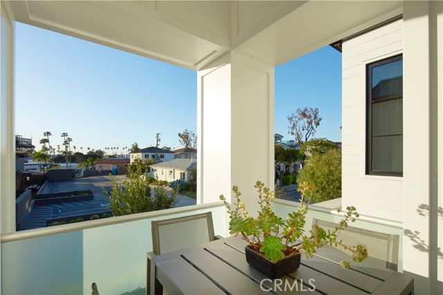 Detail Gallery Image 17 of 30 For 418 Larkspur, Corona Del Mar,  CA 92625 - 4 Beds | 4 Baths