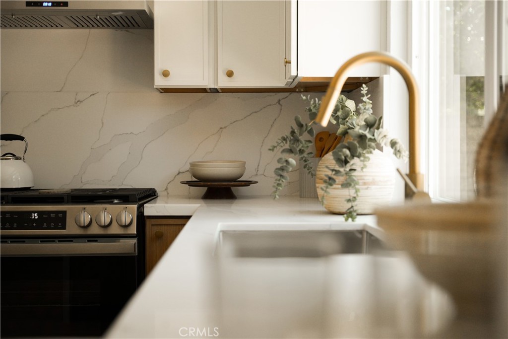 https://media.crmls.org/medias/9e3187e5-c3e5-4e3f-981e-3e79af5a2ef8.jpg?preset=X-Large