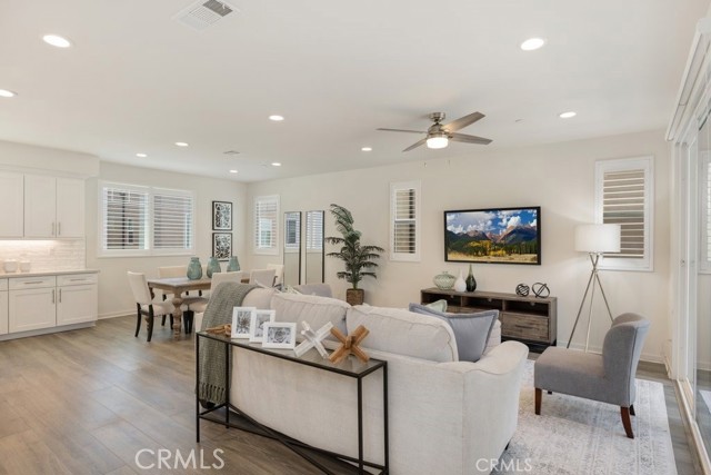 542 Cultivate, Irvine CA: https://media.crmls.org/medias/9e33f70c-e475-4867-abc5-f2ef40bb40f0.jpg