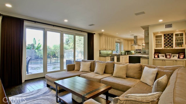 Detail Gallery Image 19 of 50 For 4461 Stern Ave, Sherman Oaks,  CA 91423 - 5 Beds | 4/1 Baths