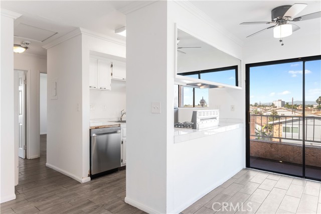 Detail Gallery Image 4 of 36 For 1168 E 10th St #213,  Long Beach,  CA 90813 - 2 Beds | 2 Baths