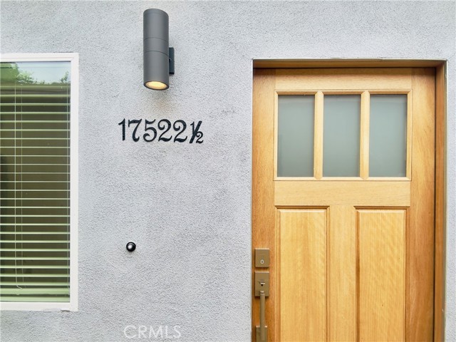 17522 1/2 Lemay Street, Lake Balboa CA: https://media.crmls.org/medias/9e362ccb-01fd-498b-b850-3887a13e885a.jpg