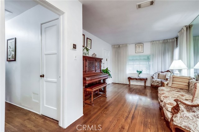 Detail Gallery Image 3 of 18 For 10441 W Zamora, Los Angeles,  CA 90002 - 3 Beds | 1 Baths