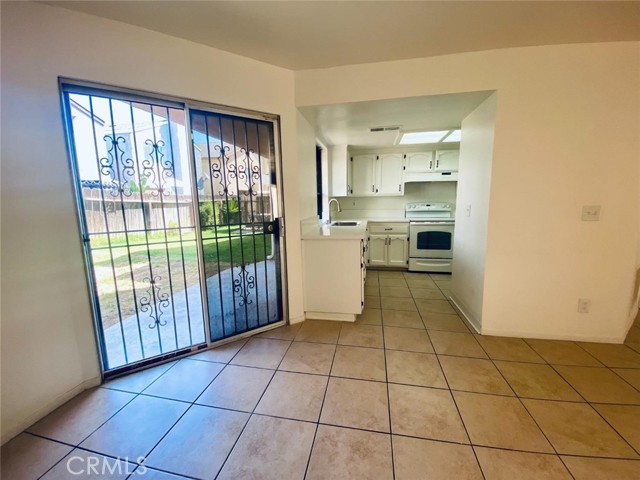 Detail Gallery Image 9 of 30 For 3582 W Terrace Ave, Fresno,  CA 93722 - 3 Beds | 2/1 Baths