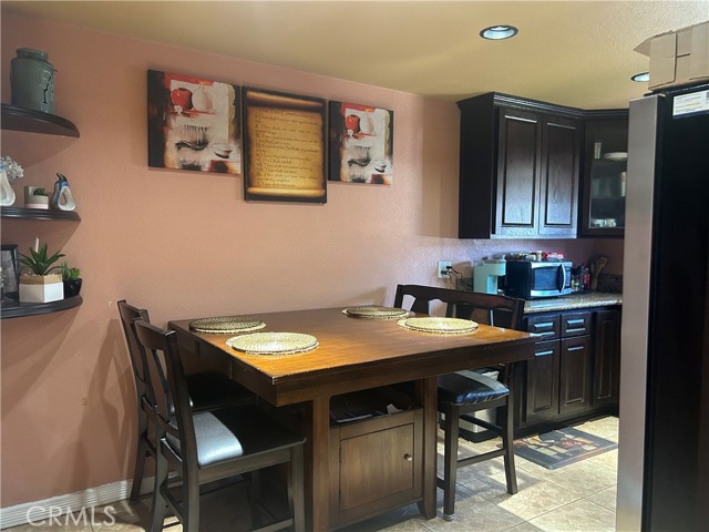 40 Camelback S Avenue, Carson CA: https://media.crmls.org/medias/9e377822-ddf1-4616-8b61-1f1e96230d84.jpg