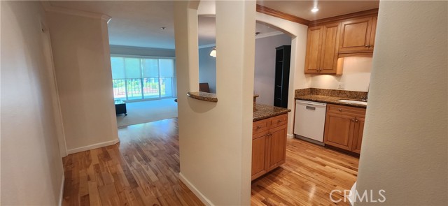 Detail Gallery Image 4 of 14 For 101 Scholz Plz #223,  Newport Beach,  CA 92663 - 1 Beds | 1 Baths