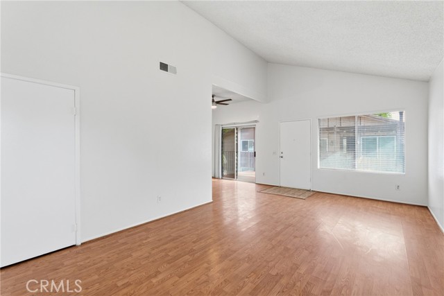 Detail Gallery Image 4 of 37 For 2116 Firewood Ct, San Bernardino,  CA 92404 - 2 Beds | 2 Baths