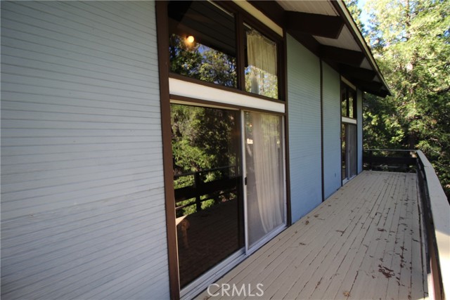 Detail Gallery Image 4 of 21 For 829 Strawberry Peak Ln, Twin Peaks,  CA 92391 - 4 Beds | 2 Baths
