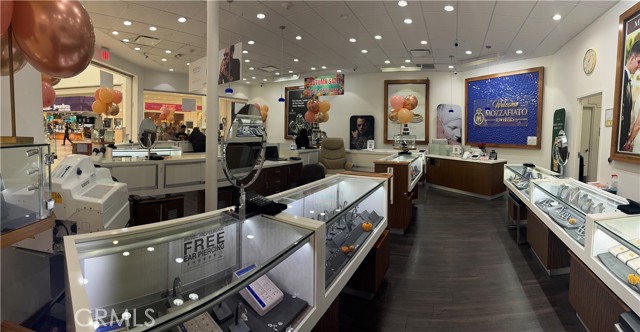 217 Stonewood Street, Downey CA: https://media.crmls.org/medias/9e3946ba-0916-4b97-a7ea-e8b56a751b35.jpg