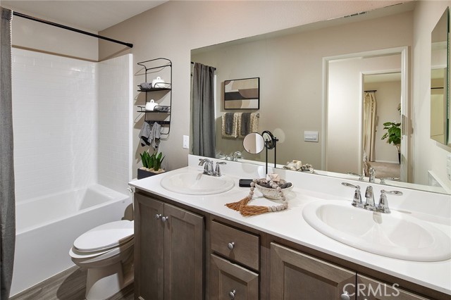 Detail Gallery Image 13 of 14 For 2006 Giovanna St, Perris,  CA 92571 - 5 Beds | 3 Baths