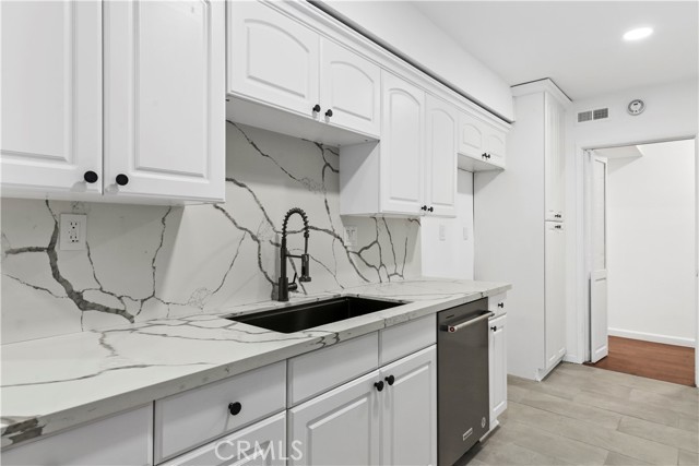 Detail Gallery Image 14 of 34 For 1045 N Kings Rd #105,  West Hollywood,  CA 90069 - 2 Beds | 2 Baths