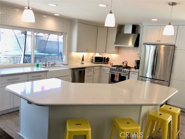 7041 Stonewood Drive, Huntington Beach CA: https://media.crmls.org/medias/9e3bb8e5-3c16-4dde-96ad-e38887d107cb.jpg