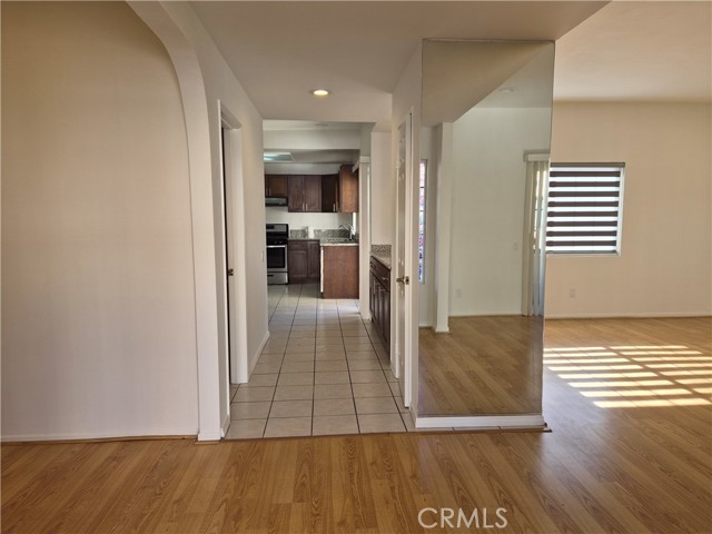 Detail Gallery Image 14 of 33 For 7615 Glade Ave #115,  Canoga Park,  CA 91304 - 3 Beds | 2/1 Baths