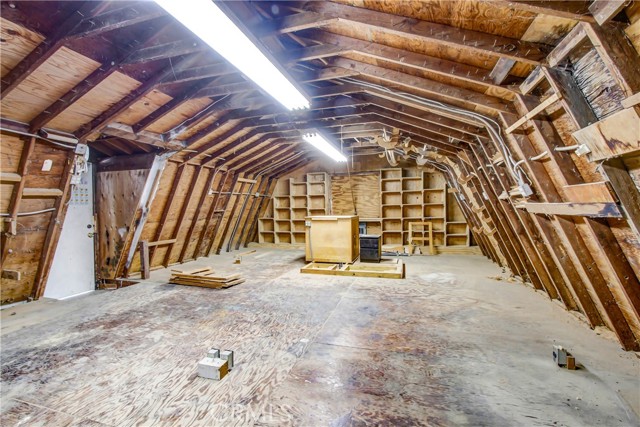 Large studio/workshop above the barn.  Seller used it for woodworking.