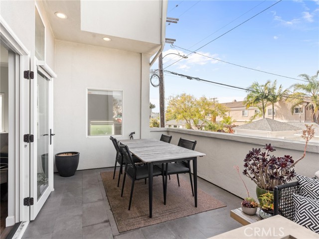 Detail Gallery Image 8 of 32 For 3506 Blossom Ln #C,  Redondo Beach,  CA 90278 - 3 Beds | 2/1 Baths