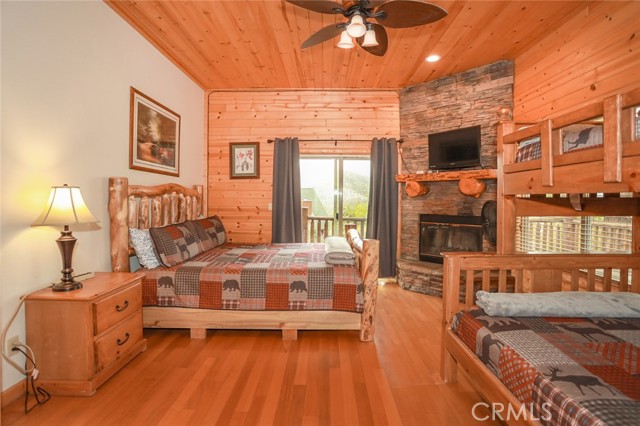 Detail Gallery Image 34 of 59 For 351 Glenwood Dr, Big Bear Lake,  CA 92315 - 4 Beds | 3/1 Baths